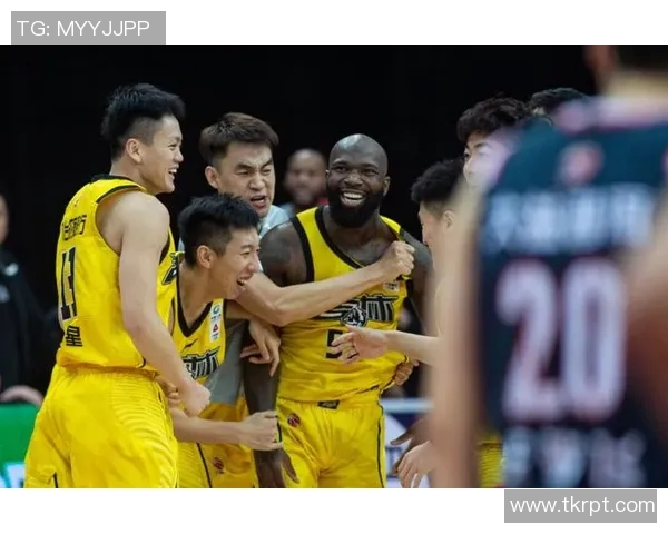 深圳篮球队进攻战术解析与深度剖析助力球队崛起之路