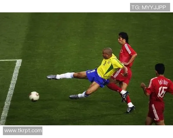 足球明星安多美拉的传奇人生与赛场辉煌成就全解析